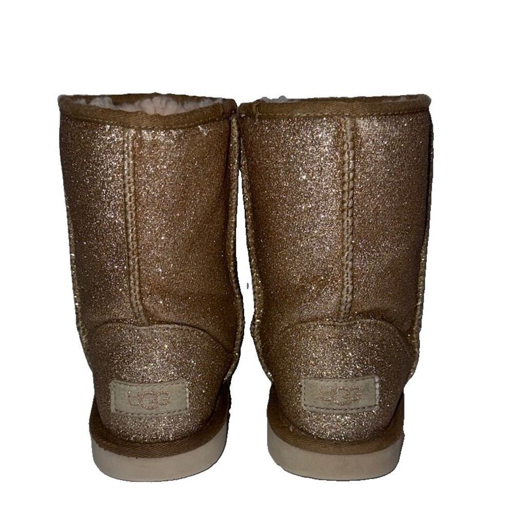 Ugg Classic Short Glitter Gold Sheepskin Boot Kids (1111852K) US2/UK1/EU33.5 - Picture 3 of 10